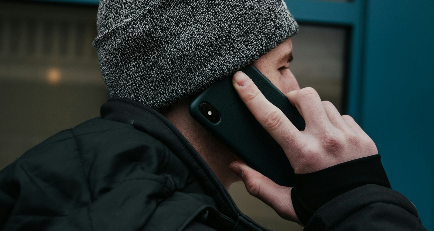 Homme au téléphone